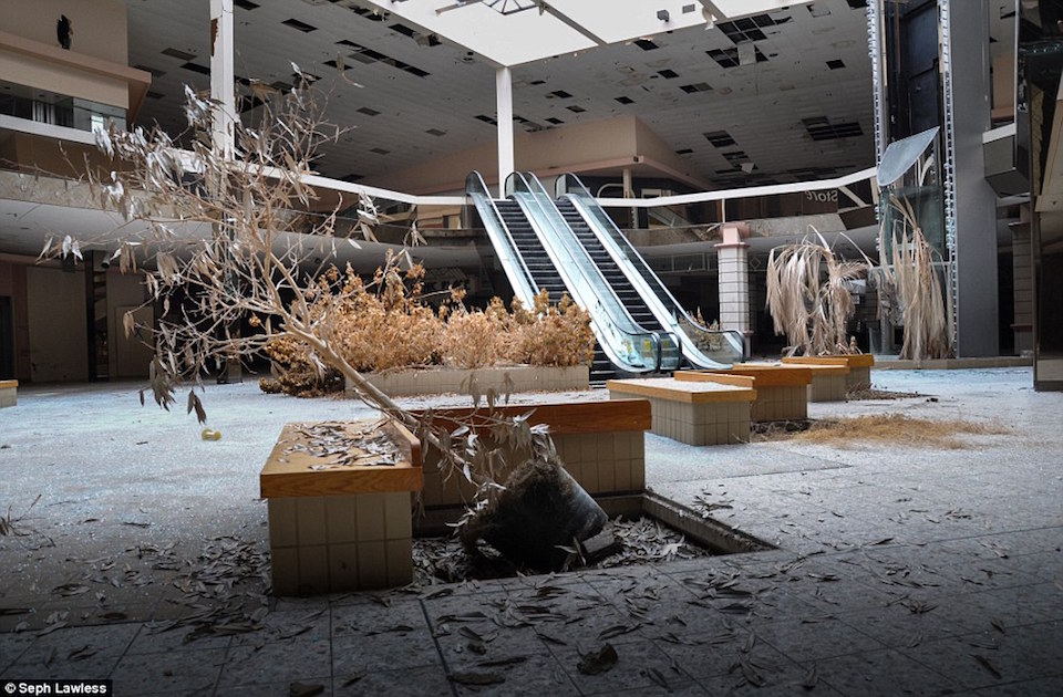 mall-abandoned